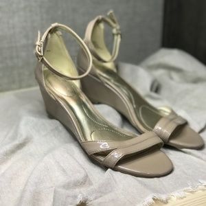 Bandolino Nude Wedge sandals